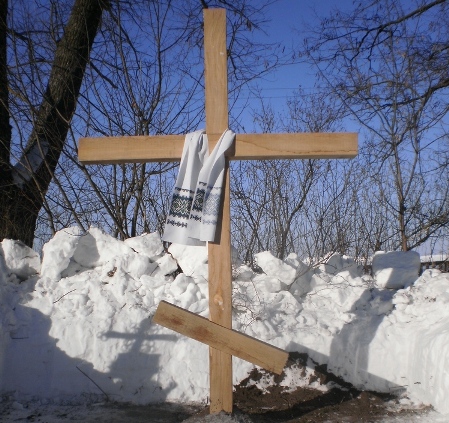 Чернігівщина. Хлопцям, полеглим за Україну, поставили хреста в Седневі. Фото
