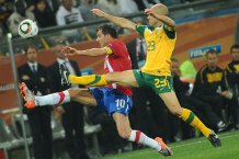 Футбол. Чемпіонат світу 2010. Збірні Австралії і Сербії пакують валізи додому. Відео