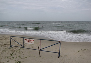 У зв'язку з опадами великої інтенсивності тимчасово закрито три пляжі в Одесі