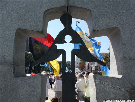 У Києві представники національно-патріотичних організацій вшанували пам’ять жертв тоталітарних режимів