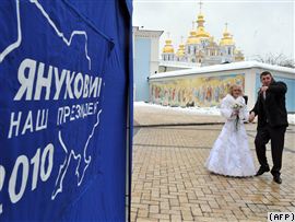 В Криму вимагають безкоштовно розміщувати рекламу Партії регіонів