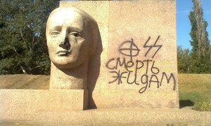 У Полтаві осквернили монумент Скорботної матері
