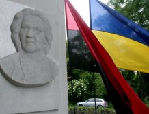 Правоохоронці виявили людей, які нищили пам'ятні знаки, присвячені лідерам українських націоналістів