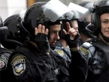 Беркутівці охороняють офіс київських регіоналів