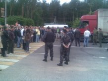 Білоруси протестували і співали гімн, а їх ОМОН розганяв сльозогінним газом