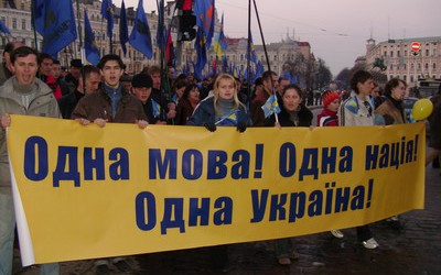 Чернігівські патріоти виходять на площу на захист української мови