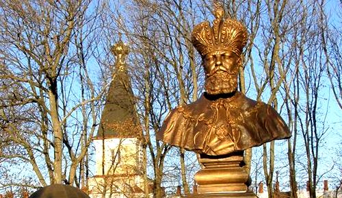 Путін поставив на Харківщині пам’ятник україноненависнику Олександру III