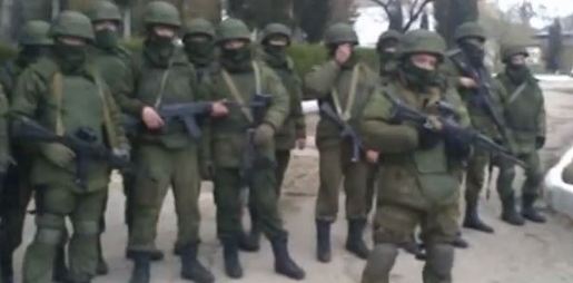 Українські офіцери не дали російському спецназу вивезти зброю з військової частини (ВІДЕО)
