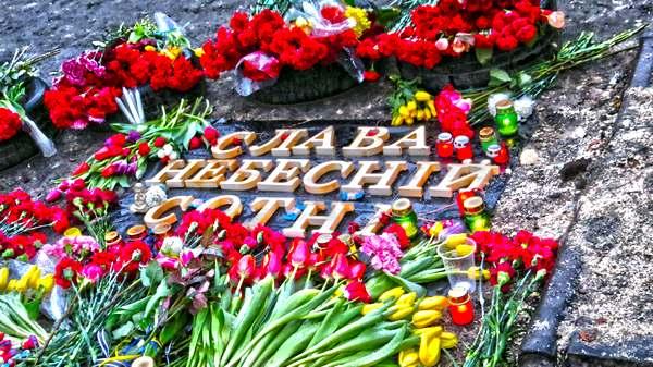 На Чернігівщині замість погруддя Леніна встановили пам’ятний знак на честь «Небесної сотні». Фото
