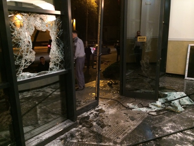 Донецьк. Терористи вломилися в офіс компанії «Індустріальний союз Донбасу» влаштували п'яний дебош (ВІДЕО)