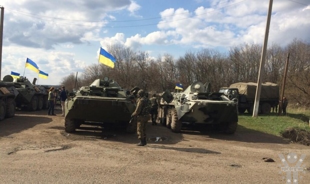 Військові зачищають Донбас від озброєних терористів. Відео