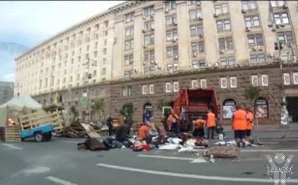 Сьогодні на суботнику прибиратимуть на Майдані барикади та намети