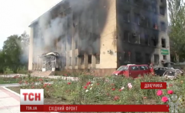 Українські війська звільнили Дзержинськ, де терористи на прощання підірвали держадміністрацію. Відео
