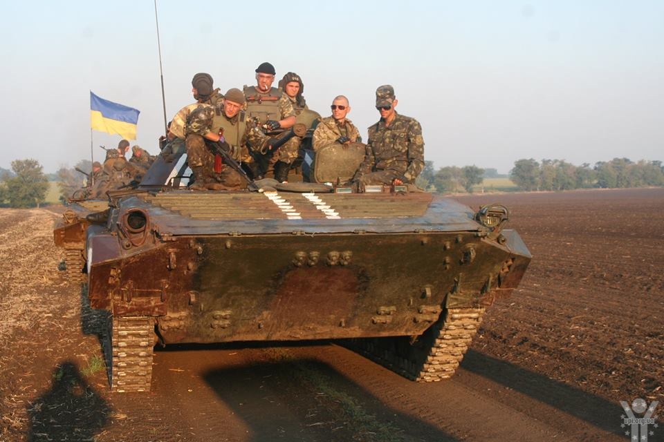 Українським військовим в зону АТО відправили бойове підкріплення. Фотофакт