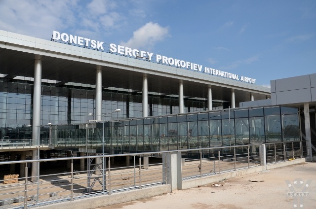 Українські десантники з донецького аеропорту захопили в полон російських солдат