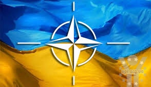 НАТО засуджує інтервенцію Росії в Україну та підтримує санкції проти Москви