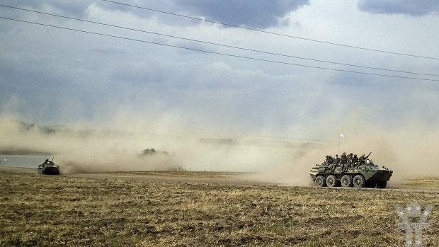 26 жовтня в Луганську і Донецьку області з території Росії увійшли кілька колон військової техніки