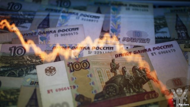 Финансовый аналитик предсказывает дальнейшее падение российской валюты, крах экономики и всего государства