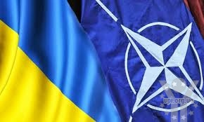 Яценюк у Брюселі обговорить питання відновлення курсу на євроатлантичну інтеграцію та першочергові кроки для зближення України з НАТО