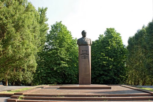 У Дніпродзержинську вирішили демонтувати більше 20 радянських пам' ятників та пам' ятних знаків