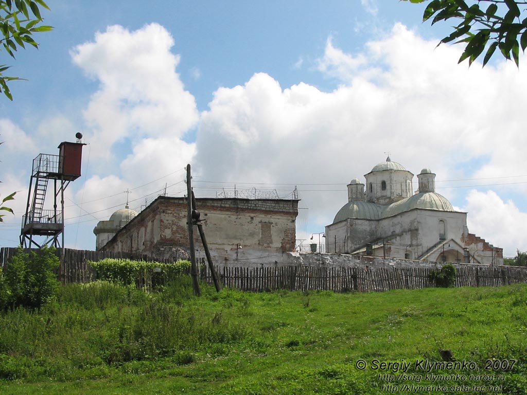 На Сумщині з-за ґрат визволяють монастир-усипальницю роду гетьмана Івана Скоропадського