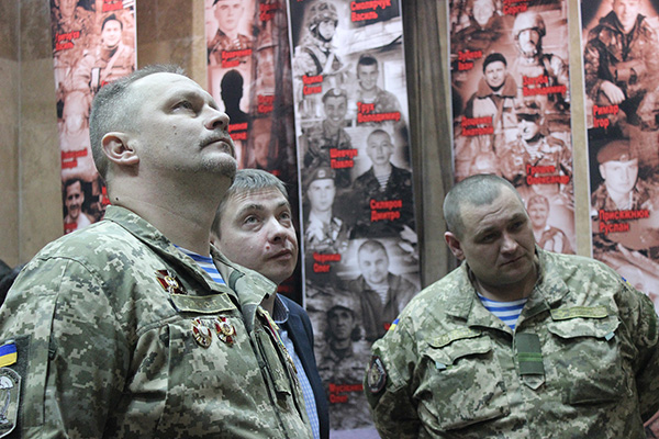 У день пам’яті захисників Донецького аеропорту, відкрилася виставка «Аеропорт… пекельна смуга»