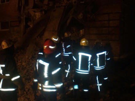 Аварійна ситуація в Чернігові: обрушення будинку. Фото,  відео