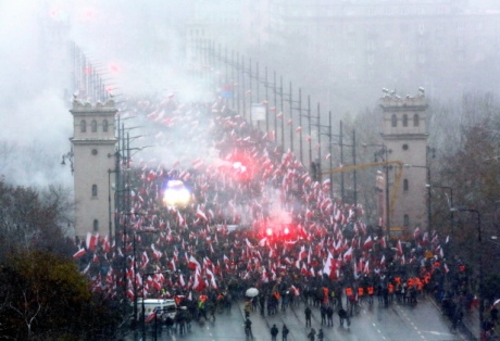 Прокуратура Польщі відкрила справу через спалення українського прапора
