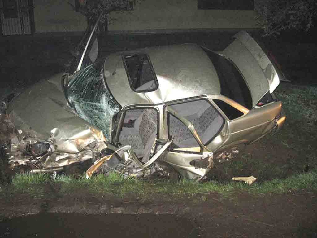 На Закарпатті водій не впорався з керуванням: одна людина загинула, четверо травмовано. Фото