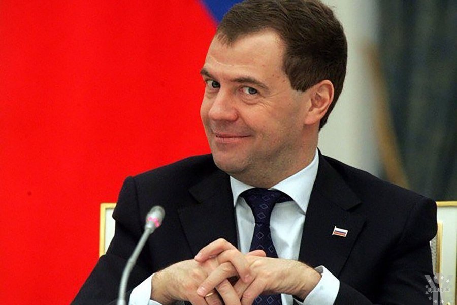 Російський прем’єр Мєдвєдєв рятує економіку Криму