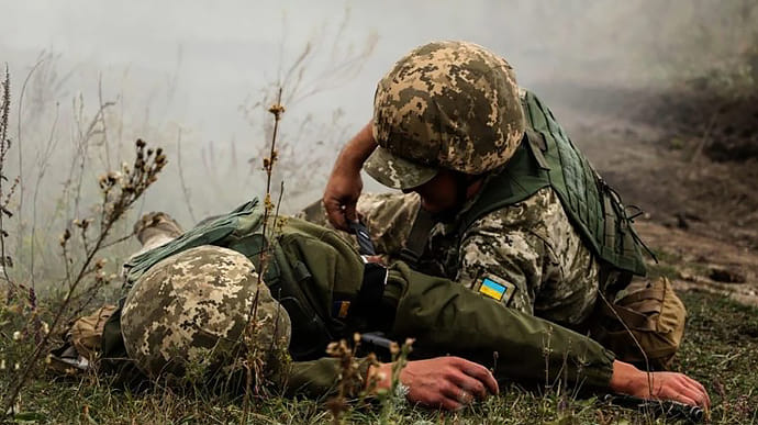 Війна на Донбасі: знову стріляють, вбито українського бійця