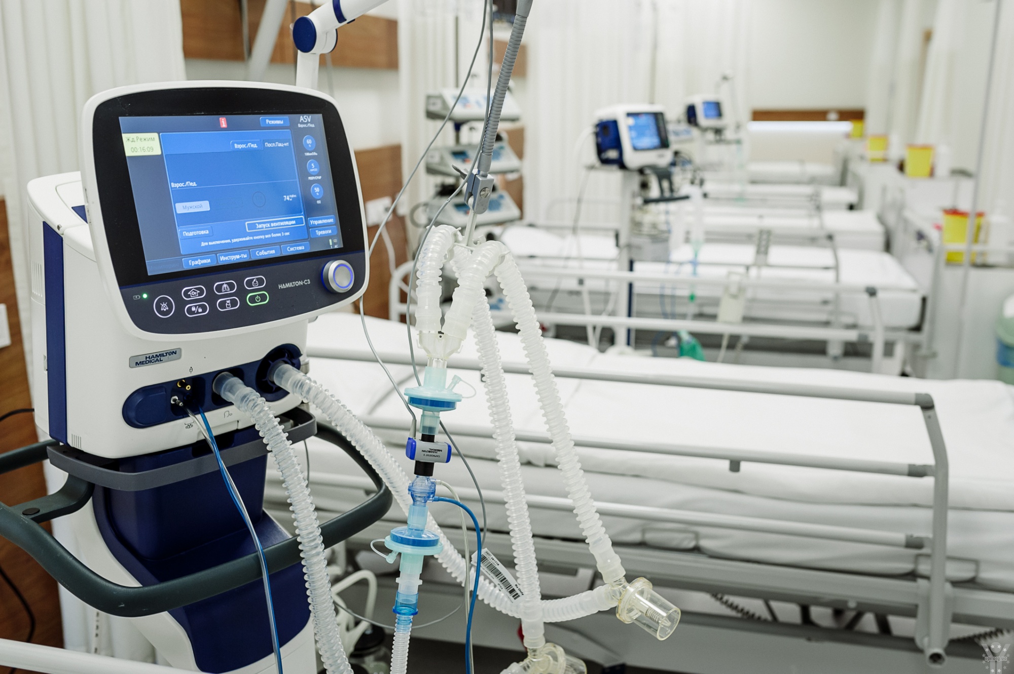 Українські лікарні отримають 225 нових кисневих станцій протягом 2 місяців