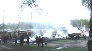 Чернігівщина. Згоріла худоба, техніка, дерев'яні сараї. Фото