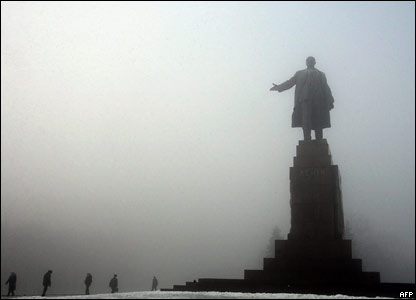 Черкаська міськрада вирішила цілодобово охороняти пам’ятник Леніну