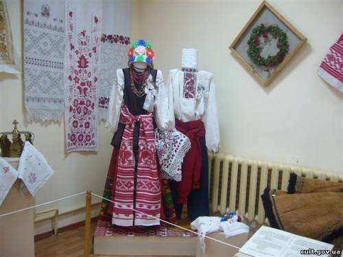 В Чернігівському історичному музеї відкрита виставка «Узором скрашена життя дорога»