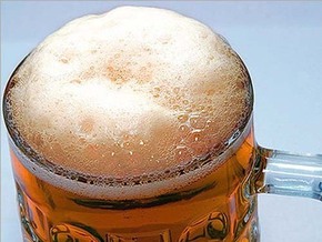Рівненчани виступили проти алкогольних напоїв: кілька тонн пива вилили в каналізацію