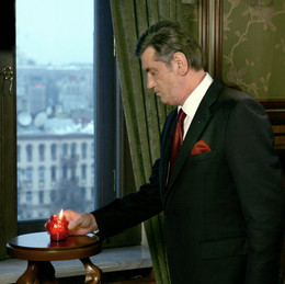 Віктор Ющенко закликає засвітити свічку у вікні у пам’ять жертв Голодомору