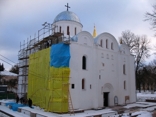 Борисоглібський собор у Чернігові синьо-жовтий. Фото.