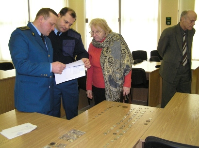 Працівники Чернігівської митниці вперше у цьому році передали раритетні речі до музеїв та бібліотек