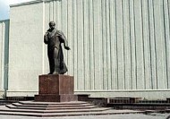 Районний суд Чернівців засудив до 2,5 років студента, який поглумився над пам'ятником Тарасу Шевченку