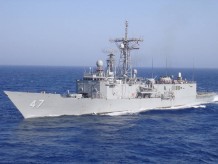 Сомалійські пірати помилково вночі атакували військовий корабель США: їхнє судно потопили, а самих розбійників взяли в полон