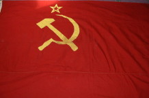 Голова Херсонської ОДА Анатолій Гриценко розпорядився вивісити на 9 травня прапори СРСР