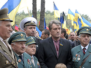Віктор Ющенко оскаржив постанову Донецького суду про позбавлення Бандери звання Героя України