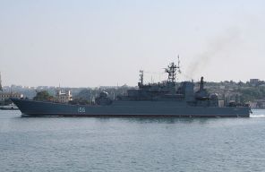 Десантний корабель Чорноморського флоту Росії перекинув український буксир