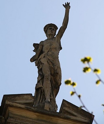 У Львові збирають кошти на порятунок скульптури Меркурія