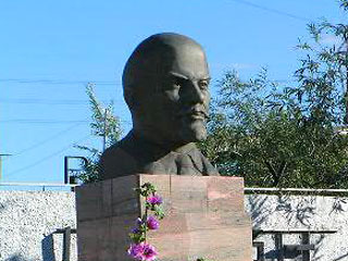 На Полтавщині пам'ятник Володимиру Леніну обмазали фекаліями