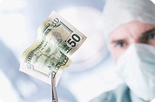 Міністр охорони здоров'я Зиновій Митник вважає, що в Україні потрібно ввести платну медицину