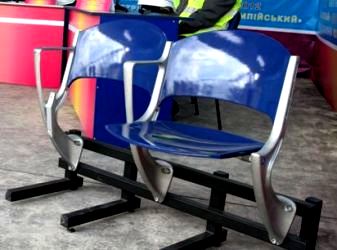 На НСК «Олімпійський» встановлять сидіння в національних кольорах