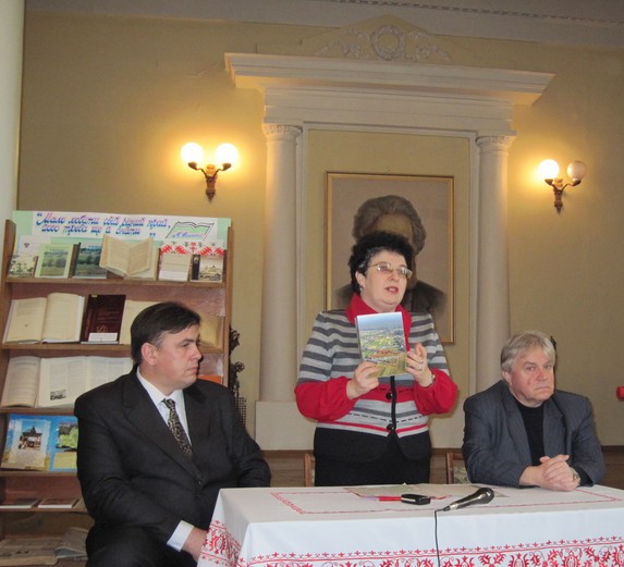 Чернігів: на засіданні клубу «Краєзнавець» представлено нову книгу про село Пакуль