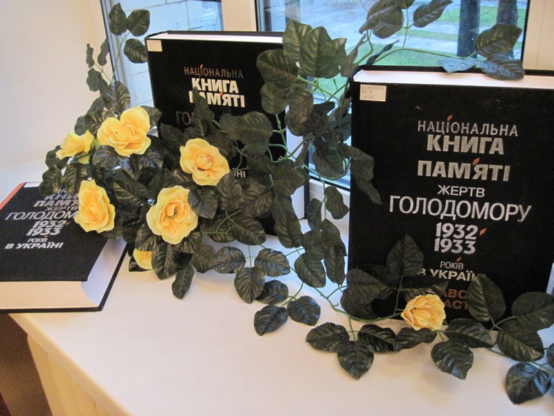 Чернігів: Презентація книжкової виставки до роковин Голодомору в Україні